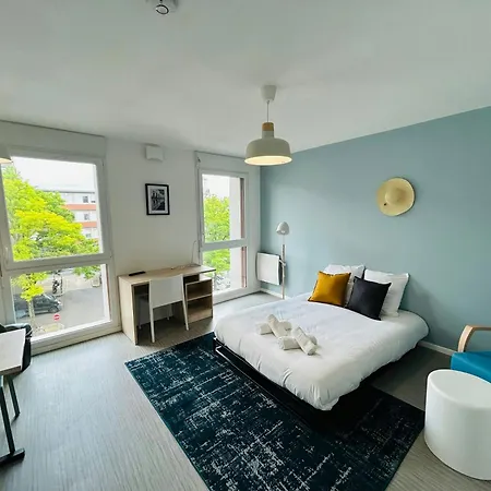 We Live In R - 301 *